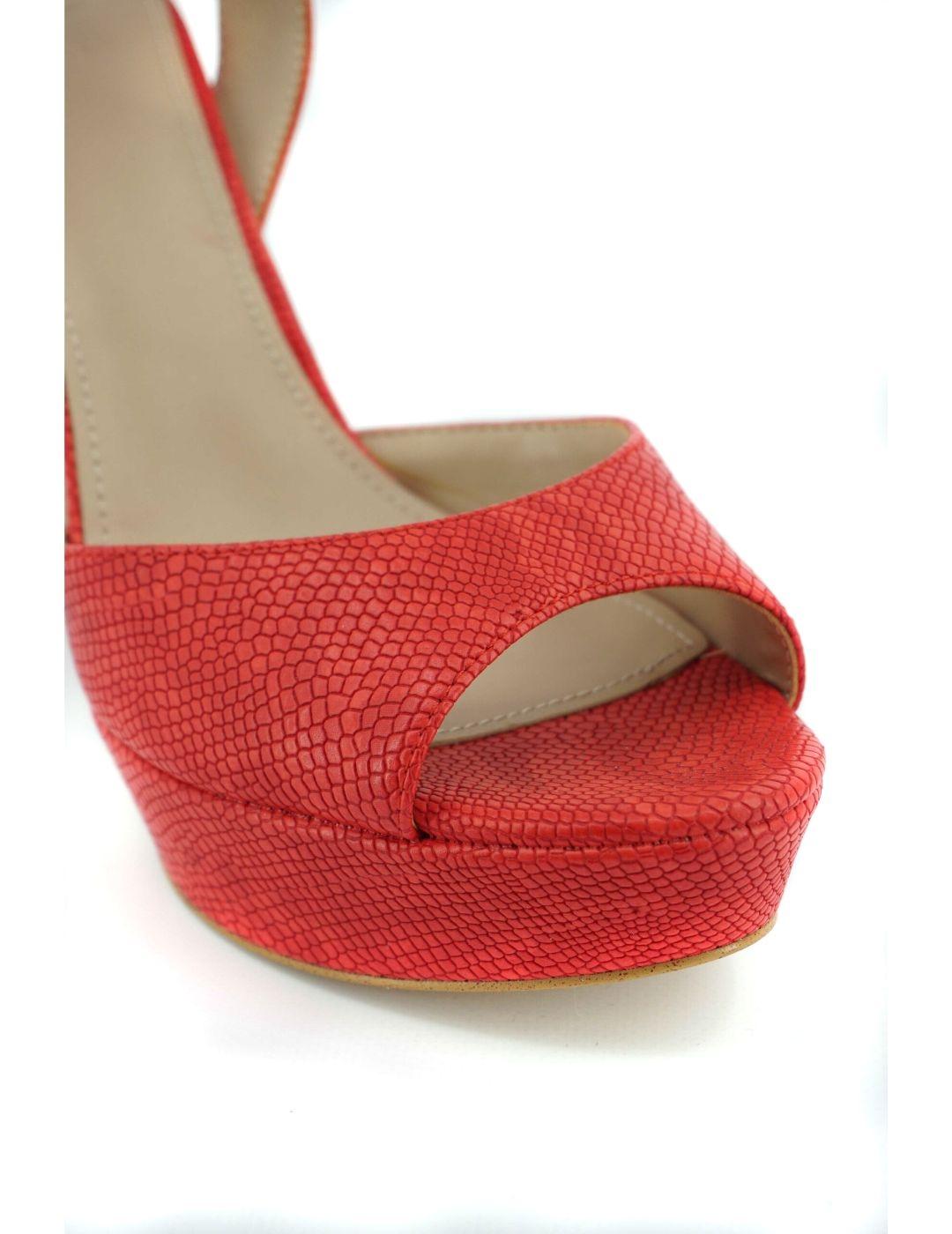 Sandalia Guess en color rojo para mujer