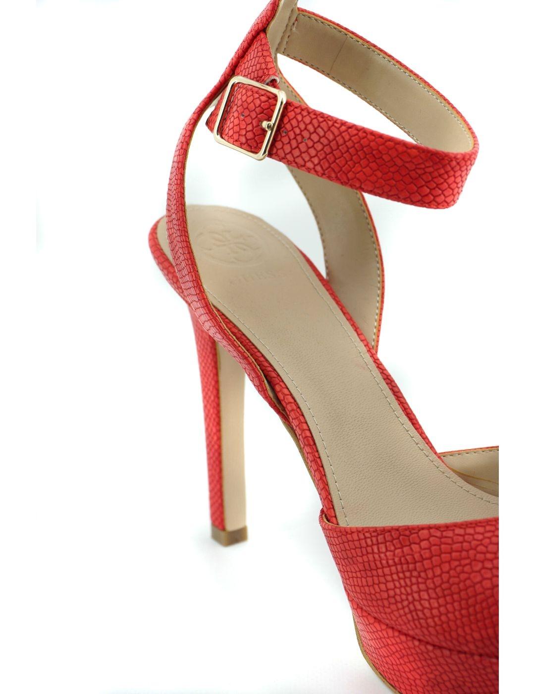 Sandalia Guess en color rojo para mujer