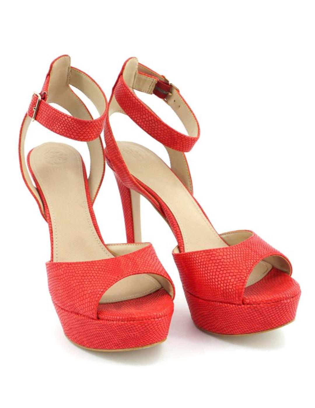 Sandalia Guess en color rojo para mujer