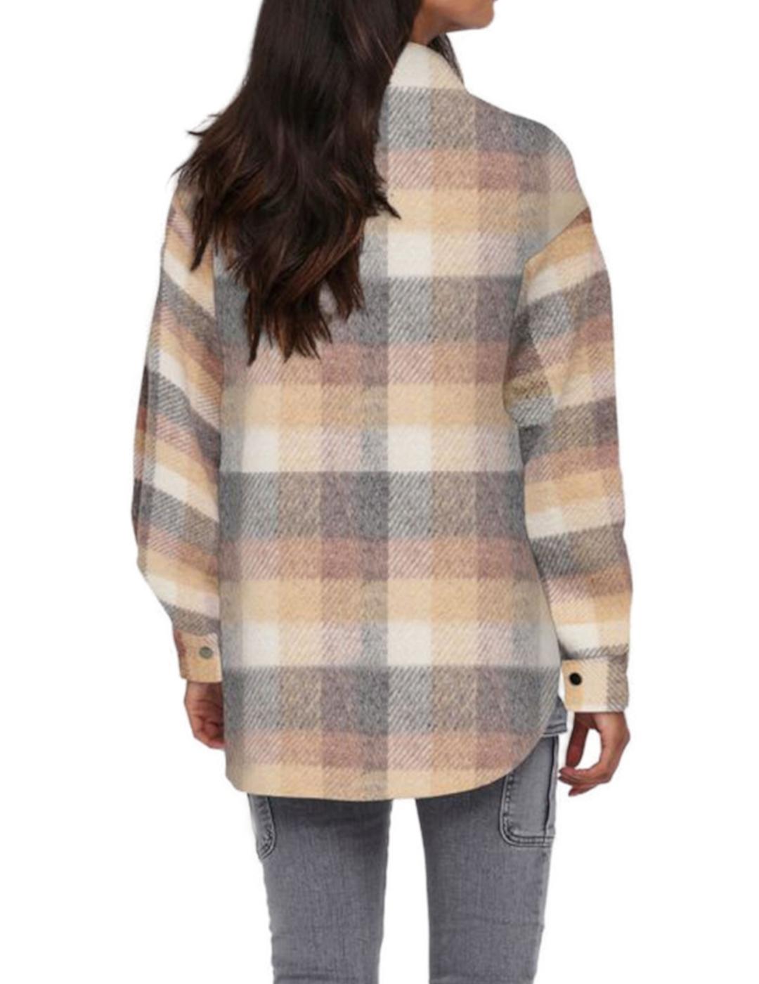 Sobrecamisa ONLY cuadros tonos tierra para mujer-z