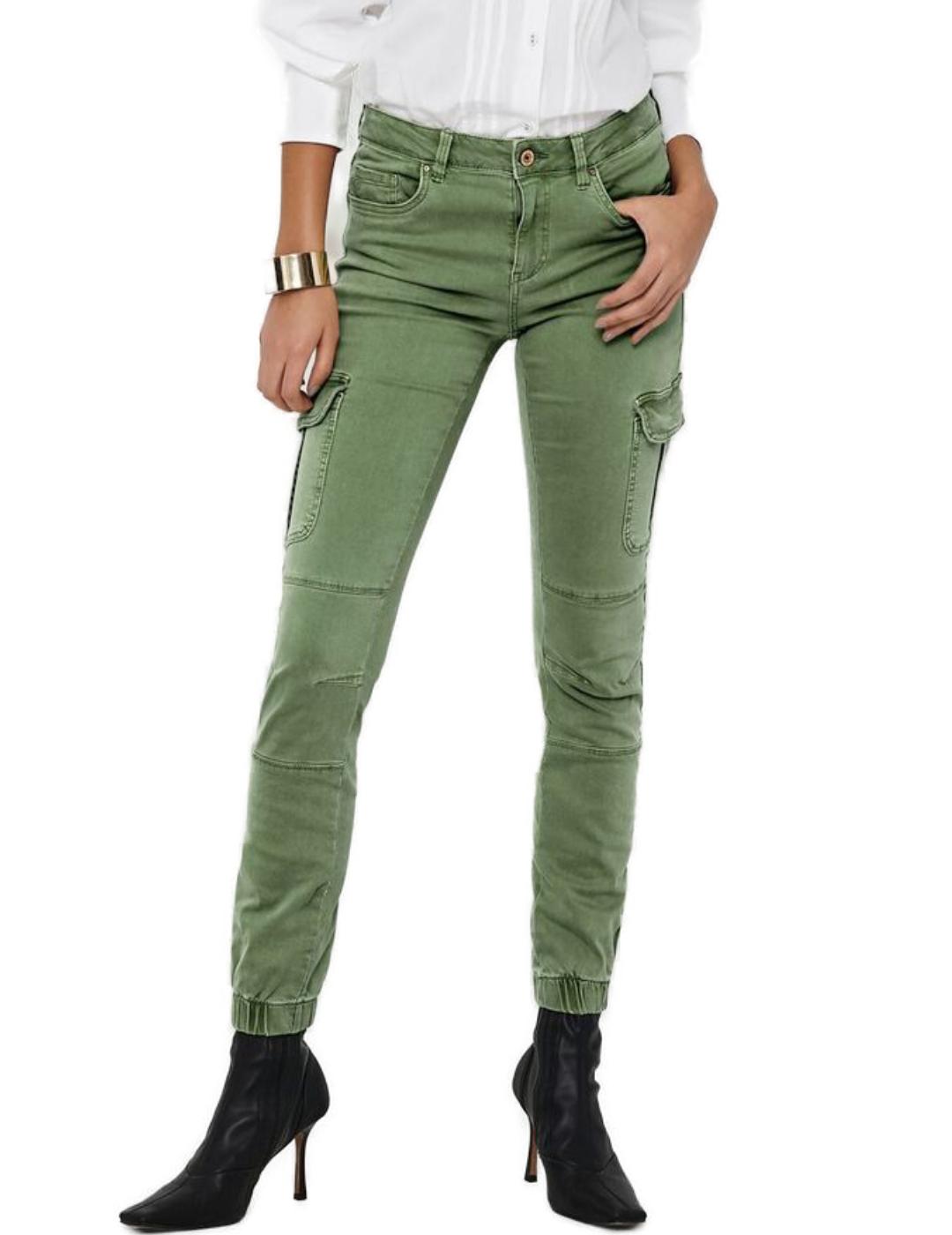 Pantalón Only Missouri cargo verde oliva de mujer