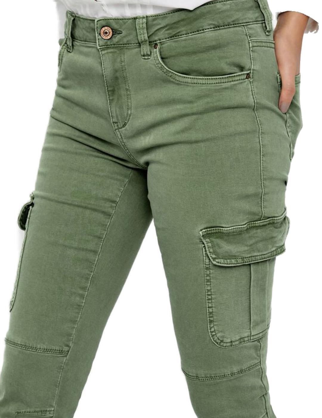 Pantalón Only Missouri cargo verde oliva de mujer