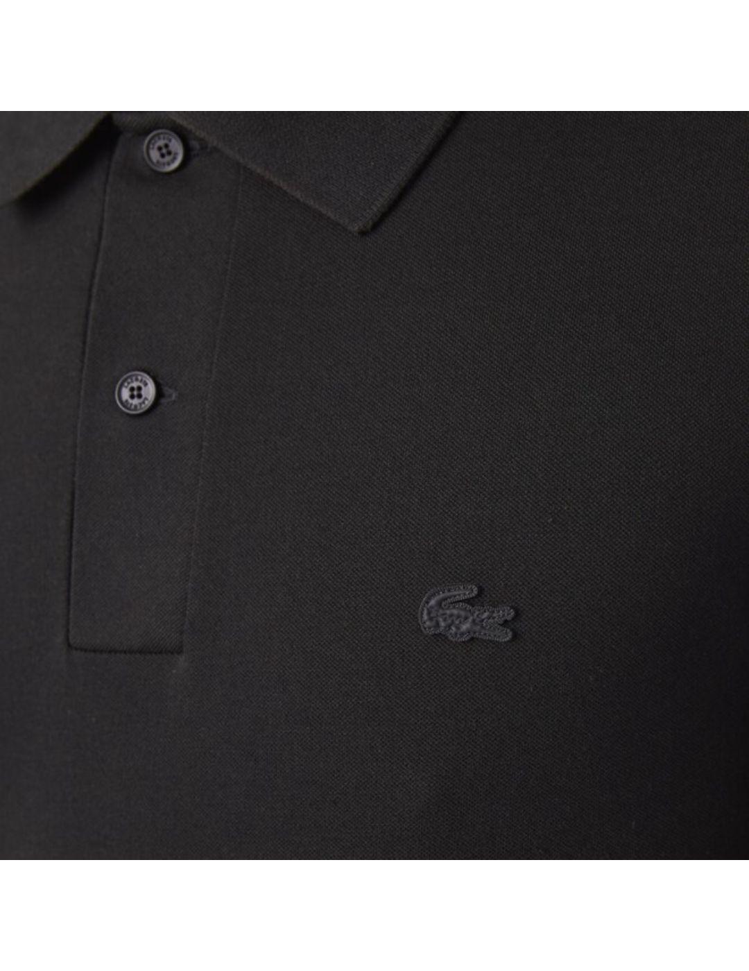 Polo Lacoste en color negro para hombre-a