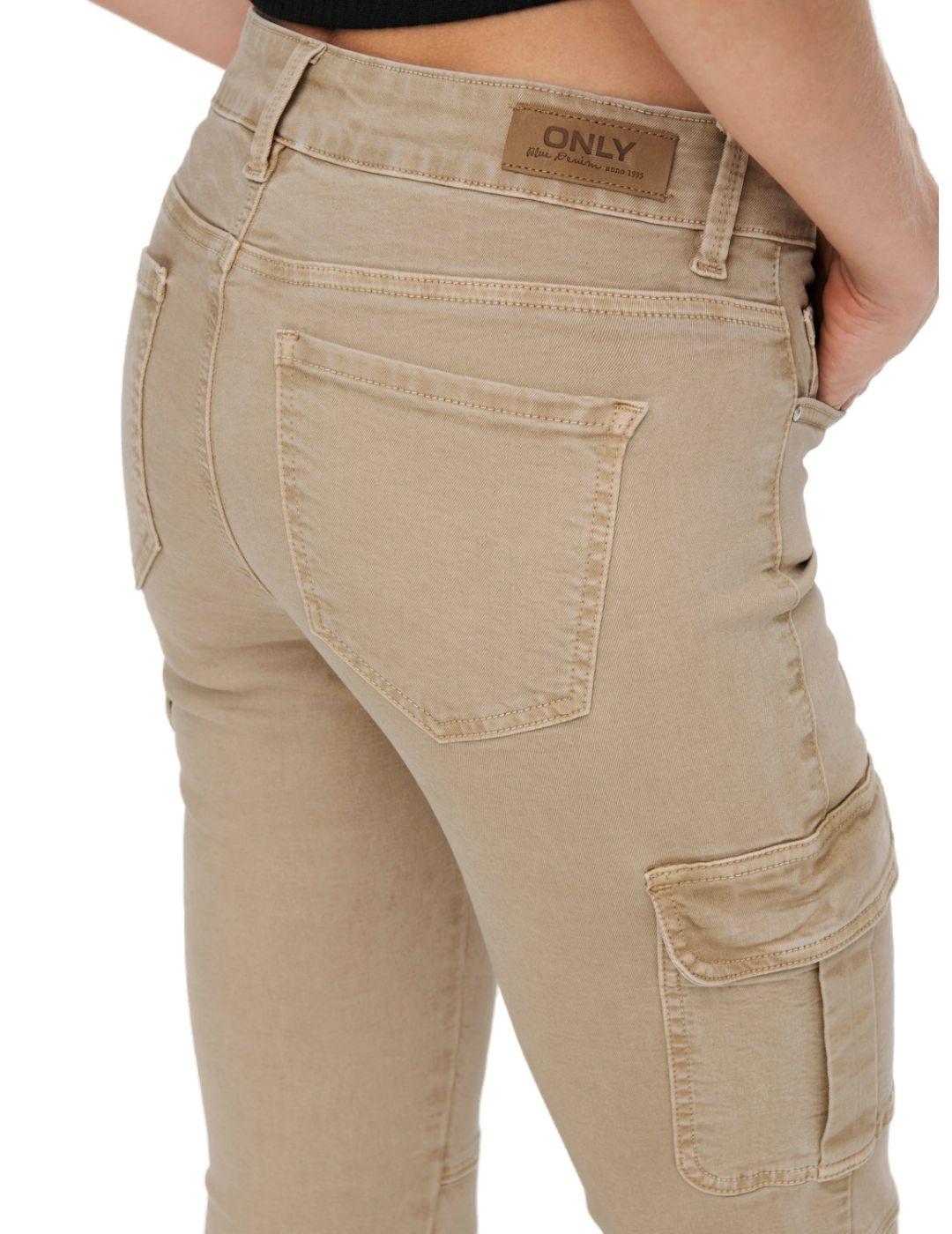 Pantalon Only Missouri cargo color tostado de mujer