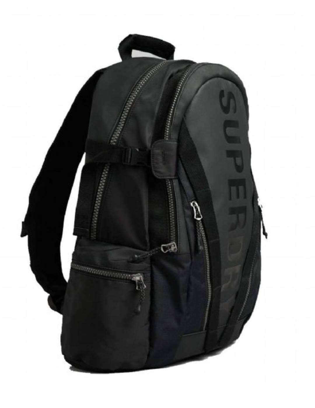 Mochila Superdry Code negra para hombre-b