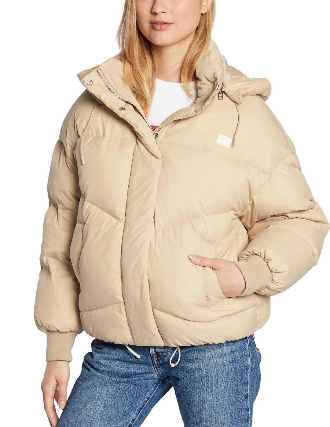 Abrigo Levis puffer color crema para mujer-b