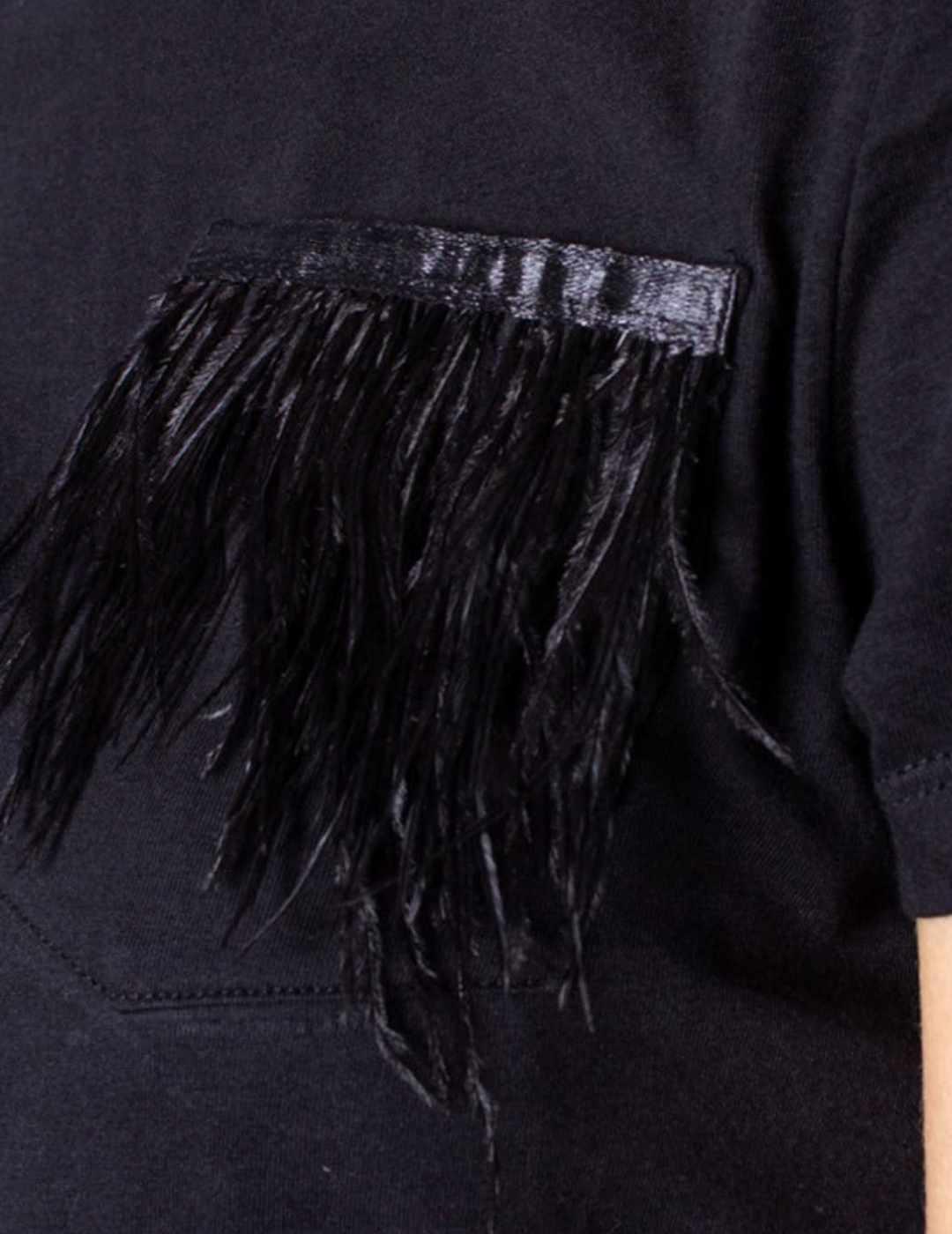 Camiseta Feather Only plumas negras para mujer-b