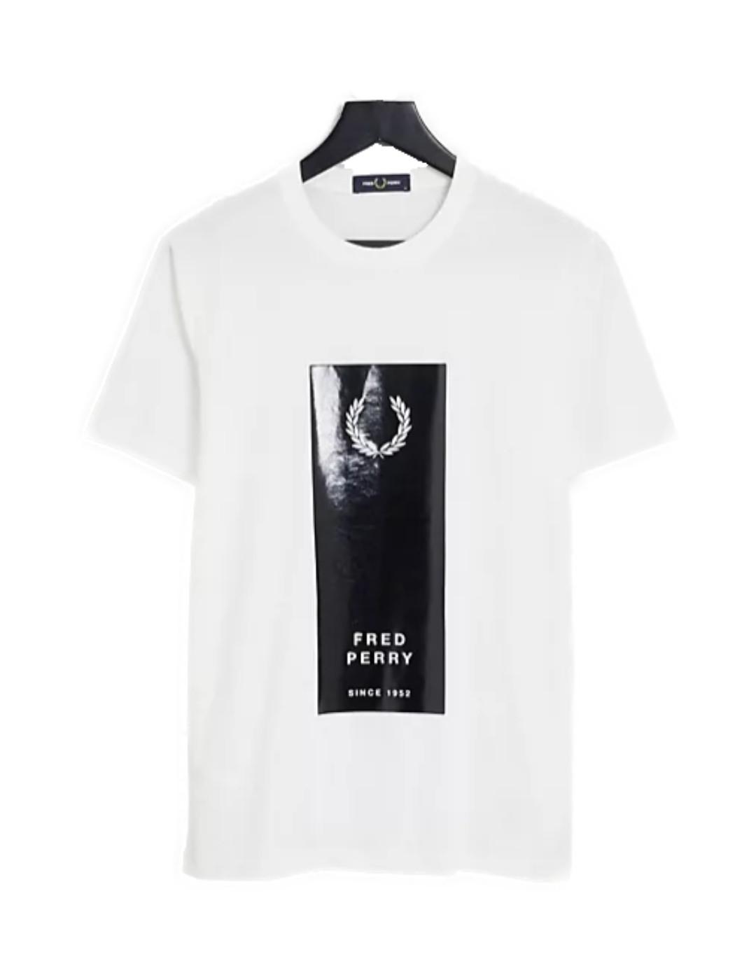 Camiseta Fred Perry blanca logo negro hombre -b