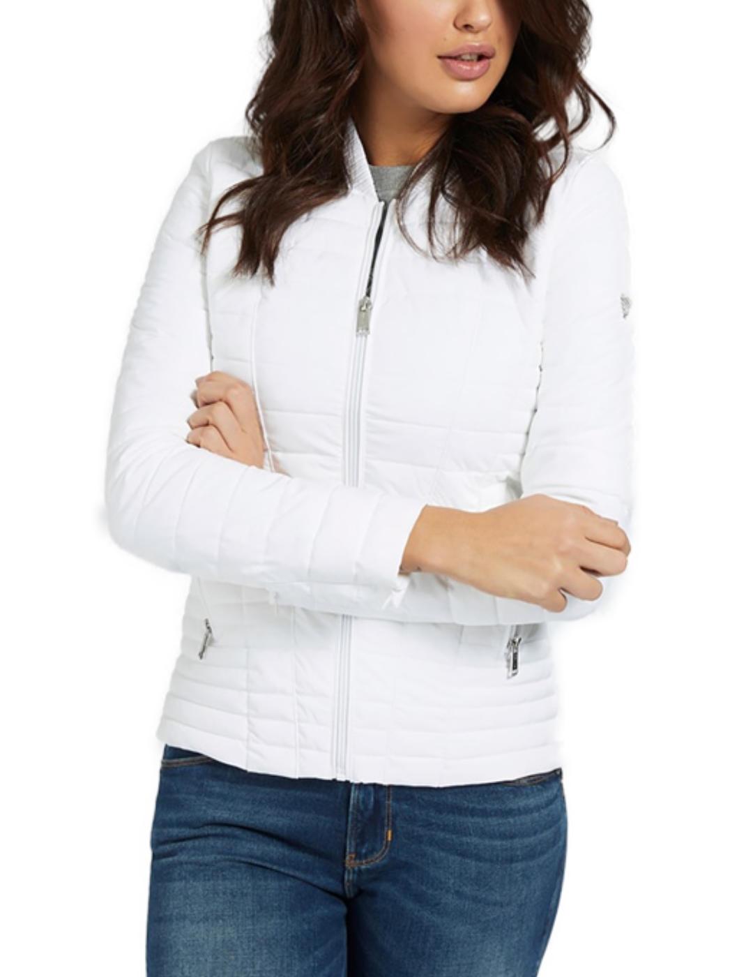 Plumífero Guess blanco ceñido para mujer -y