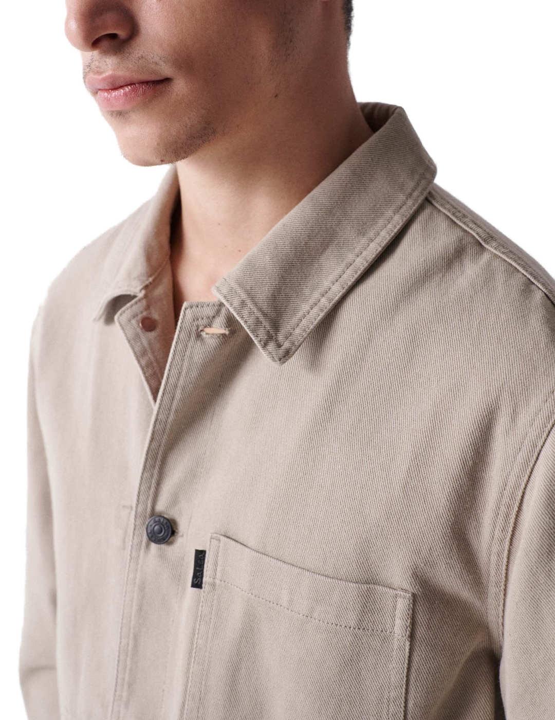 Sobrecamisa vaquera Salsa beige con bolsillos de hombre