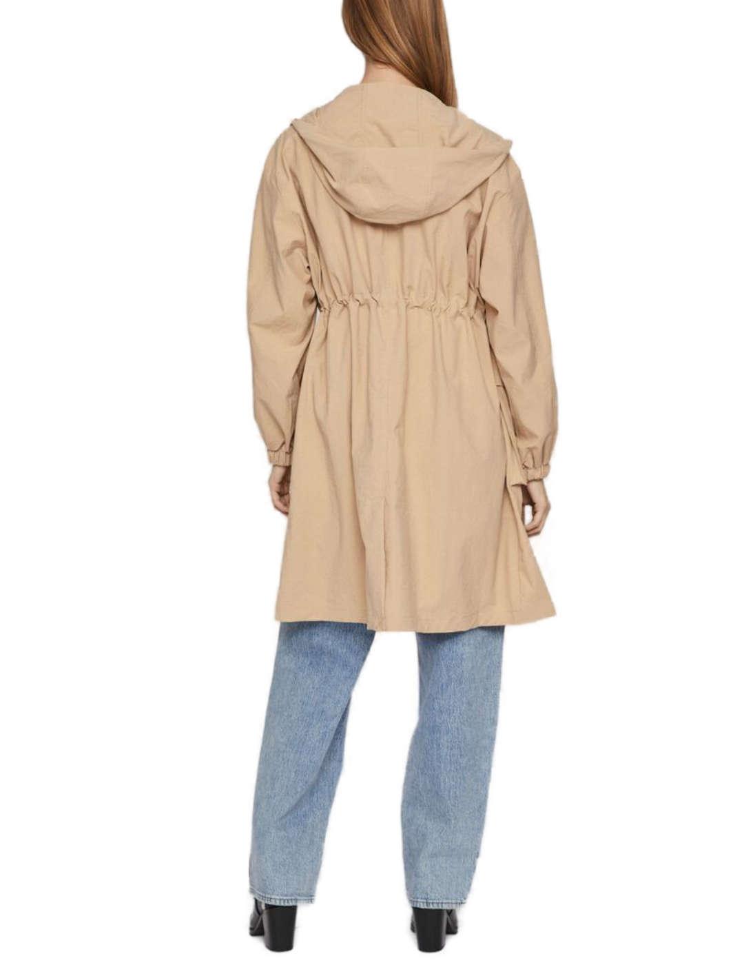 Parka Vila Liana beige larga con capucha para mujer