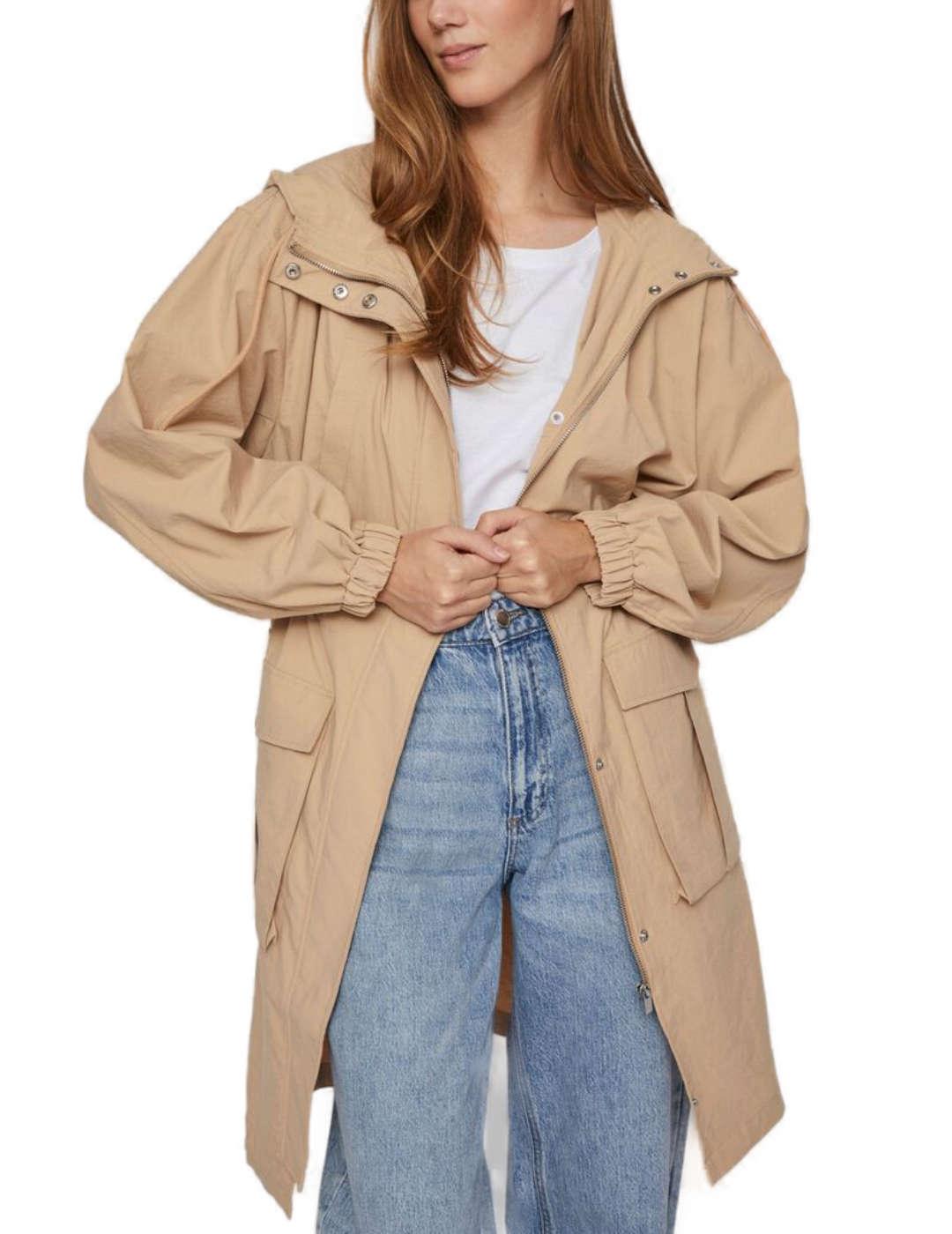 Parka Vila Liana beige larga con capucha para mujer