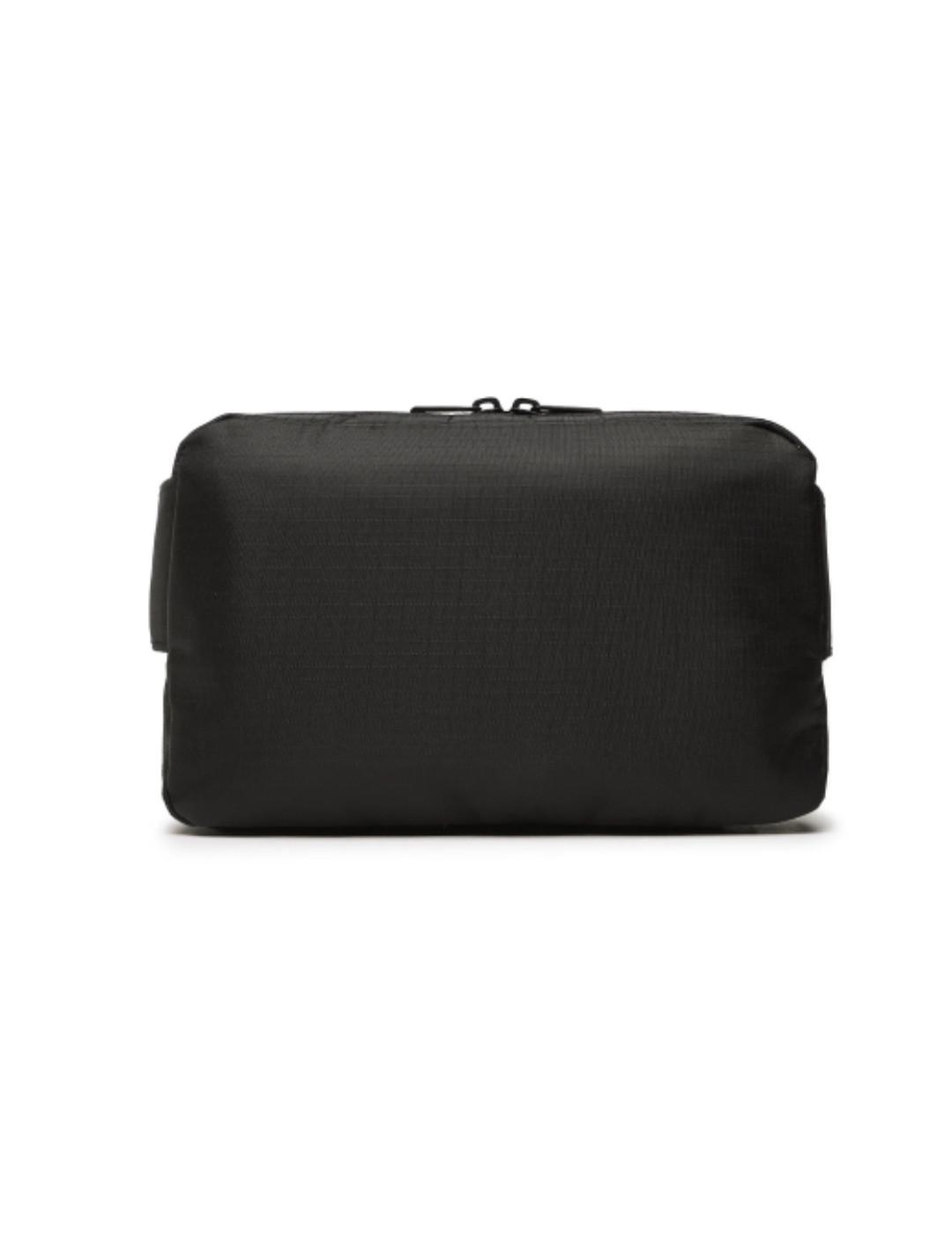 Riñonera Guess Technical negro logotipo frontal para hombre
