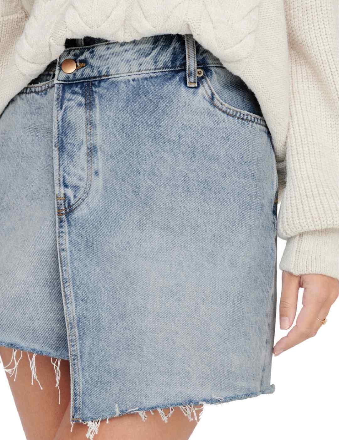 Falda corta Only Kat denim azul claro cruzada de mujer