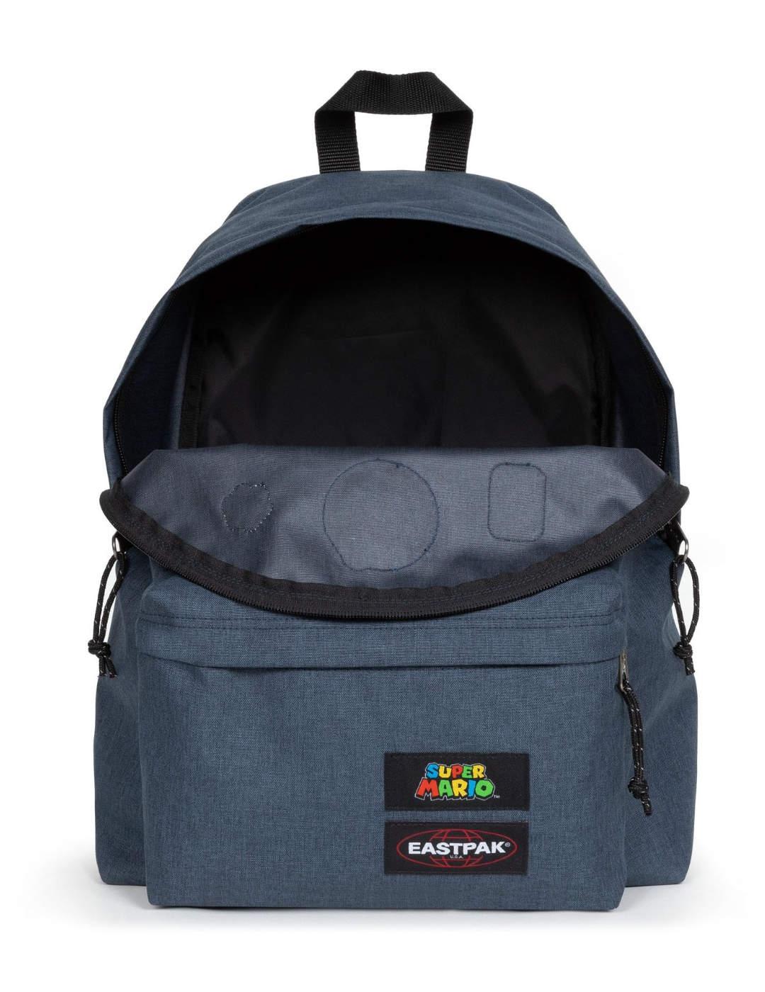 Mochila gris y negra Eastpak Mario con parches unisex