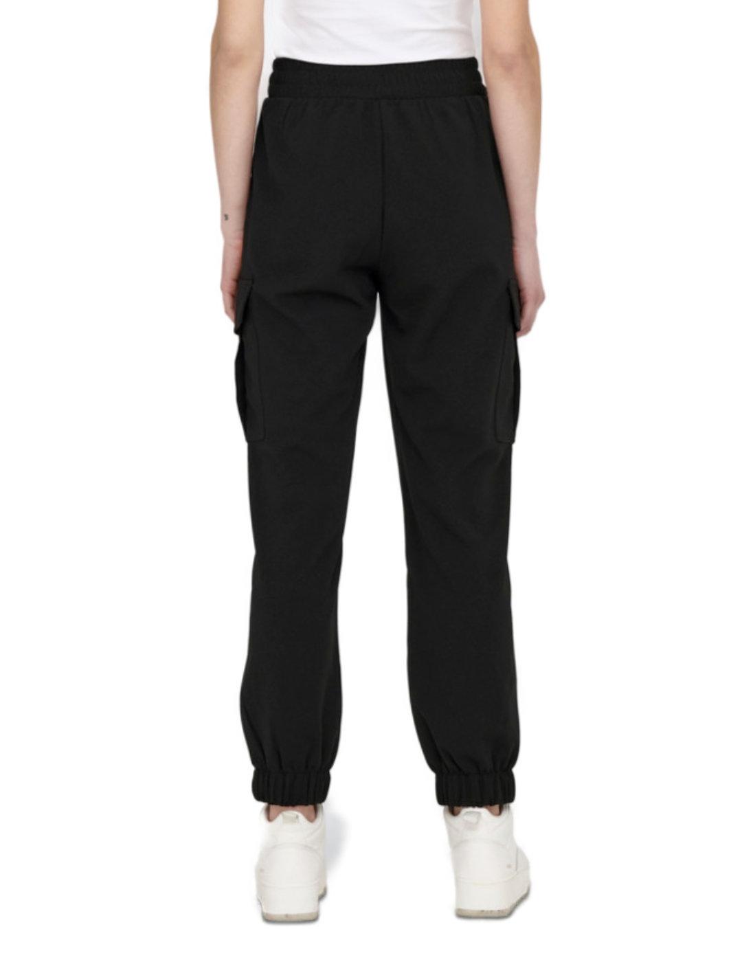 Pantalón Only cargo elástico negro de mujer