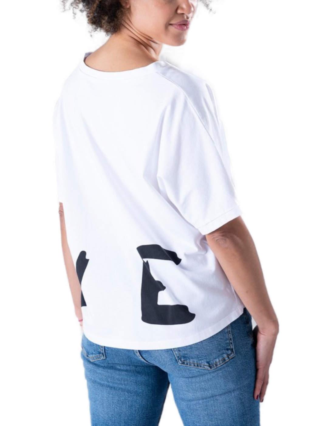 Camiseta Animosa Ayn Love blanca manga corta para mujer
