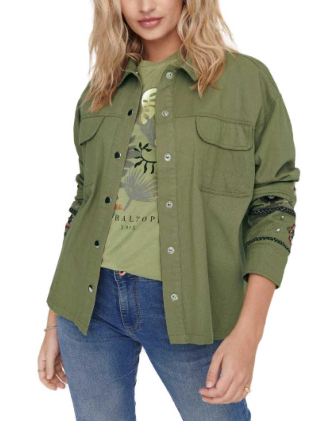 Sobrecamisa Only Lanaya verde bordada para mujer