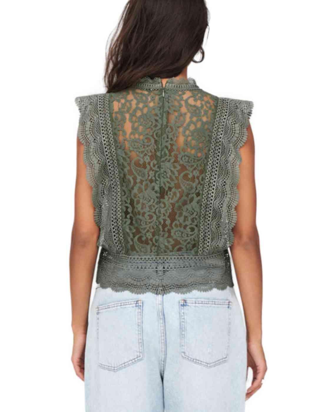 Top ablusado encaje Only Karo en color verde para mujer
