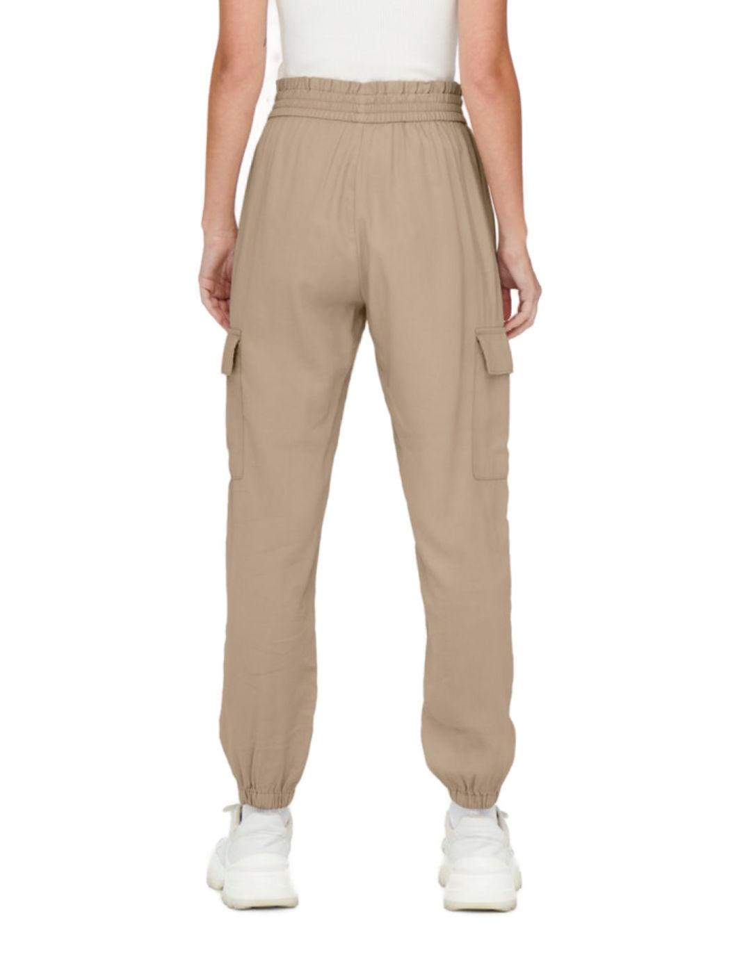 Pantalón Only Laris cargo crema para mujer