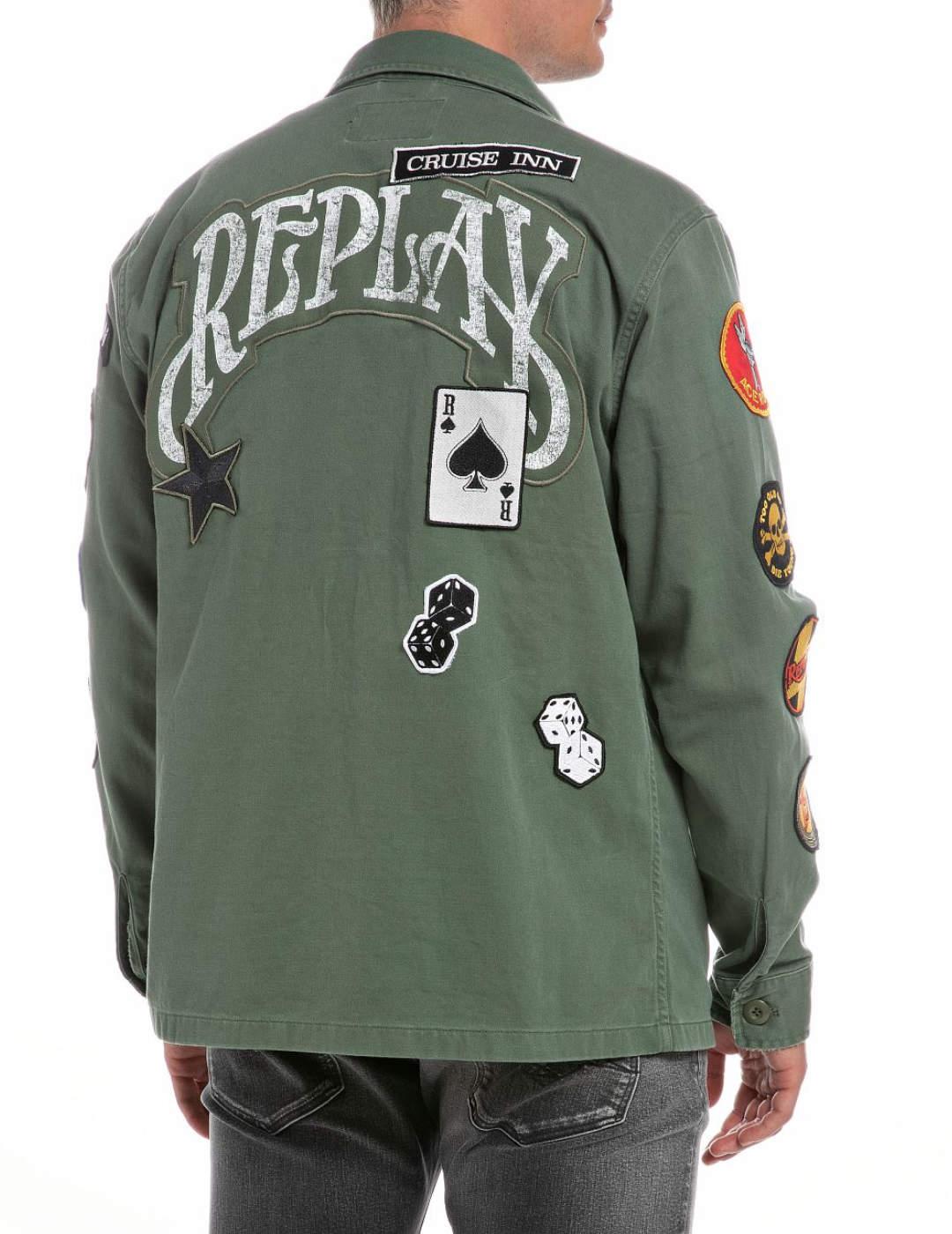 Sobrecamisa Replay verde militar con parches para hombre