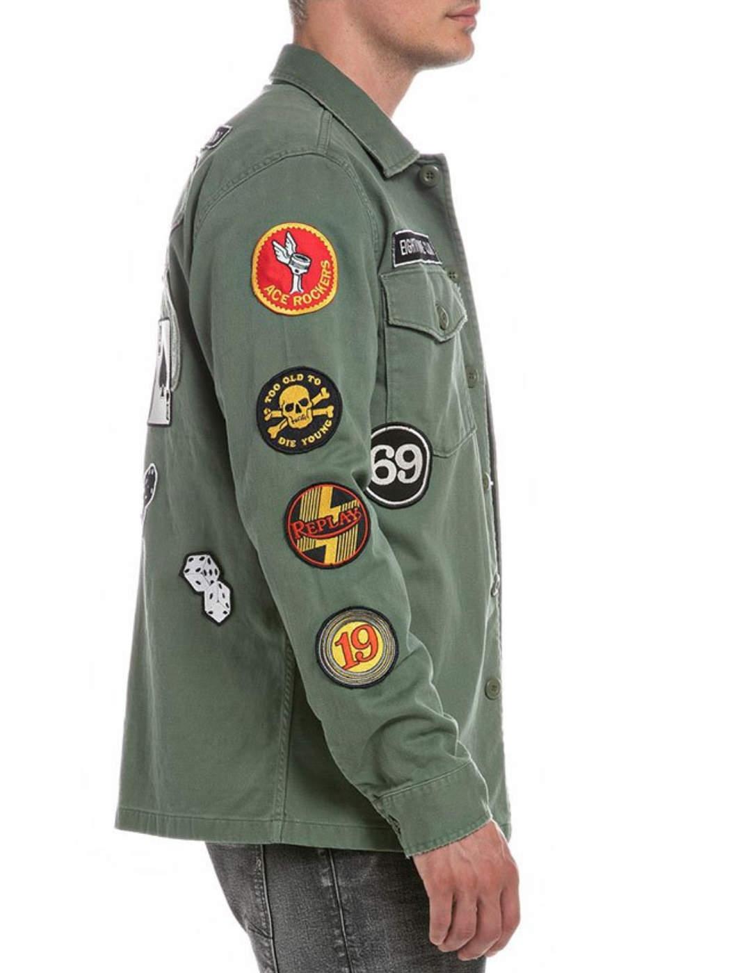 Sobrecamisa Replay verde militar con parches para hombre