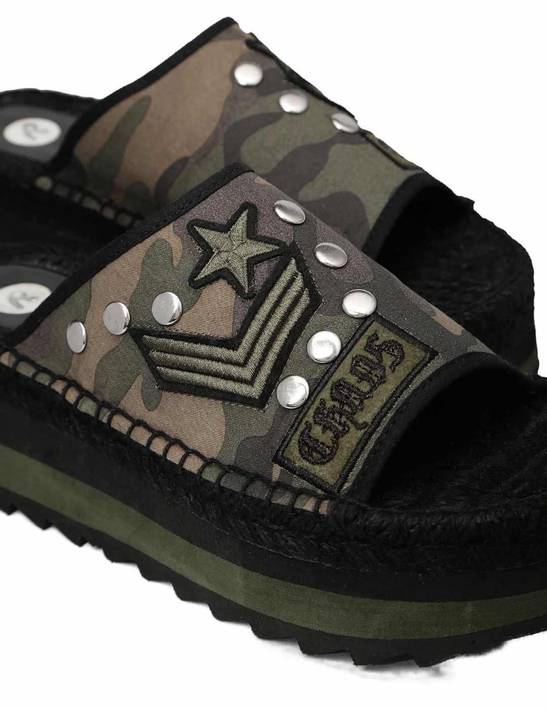 Sandalias Replay estampado militar y tachuelas  de mujer