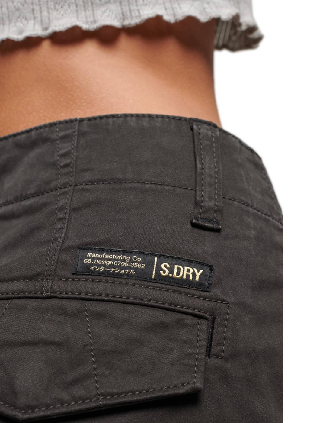 Pantalón Superdry Slim cargo negro para mujer