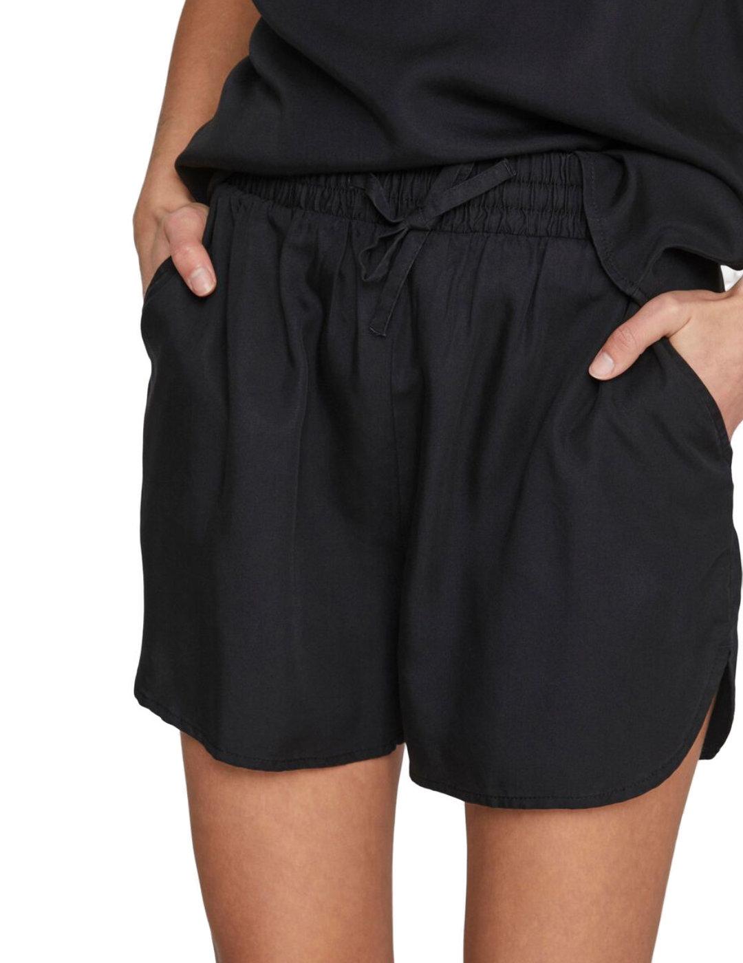 Short Vila Misti negro fuido para mujer