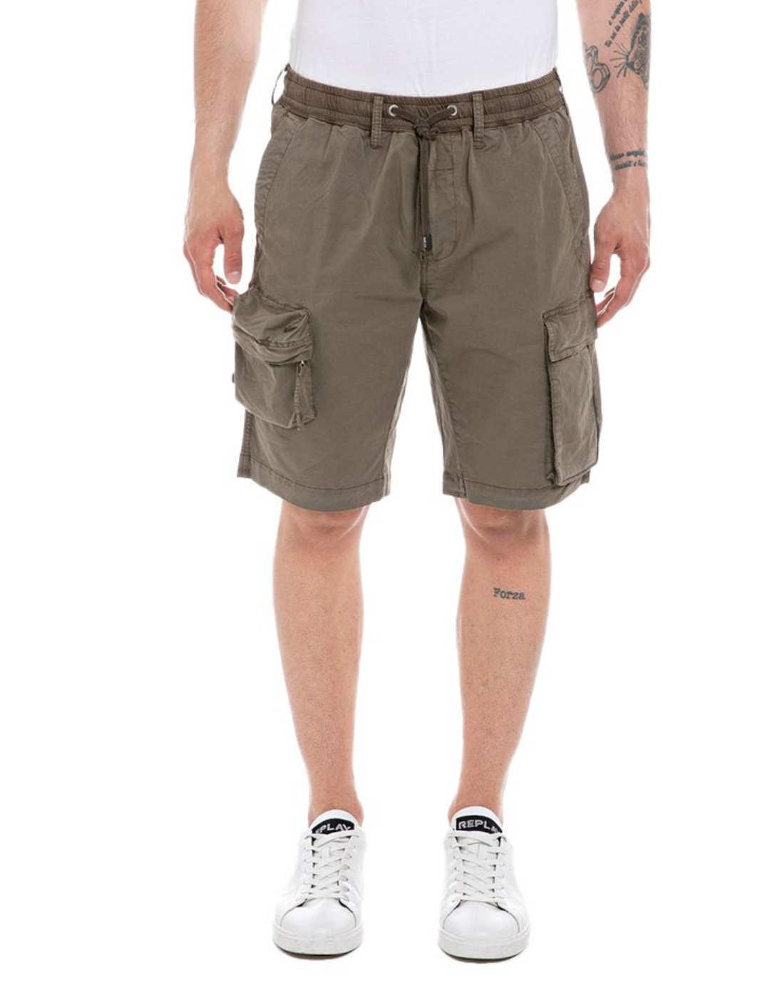 Pantalón corto Replay tipo cargo verde militar para hombre