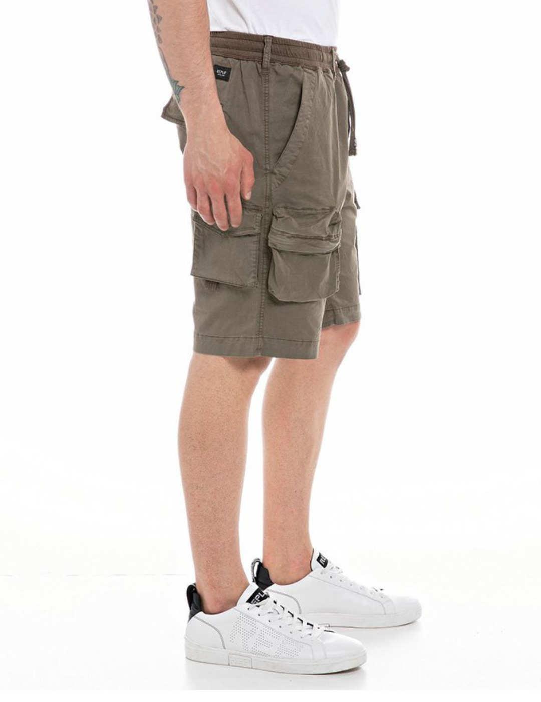 Pantalón corto Replay tipo cargo verde militar para hombre