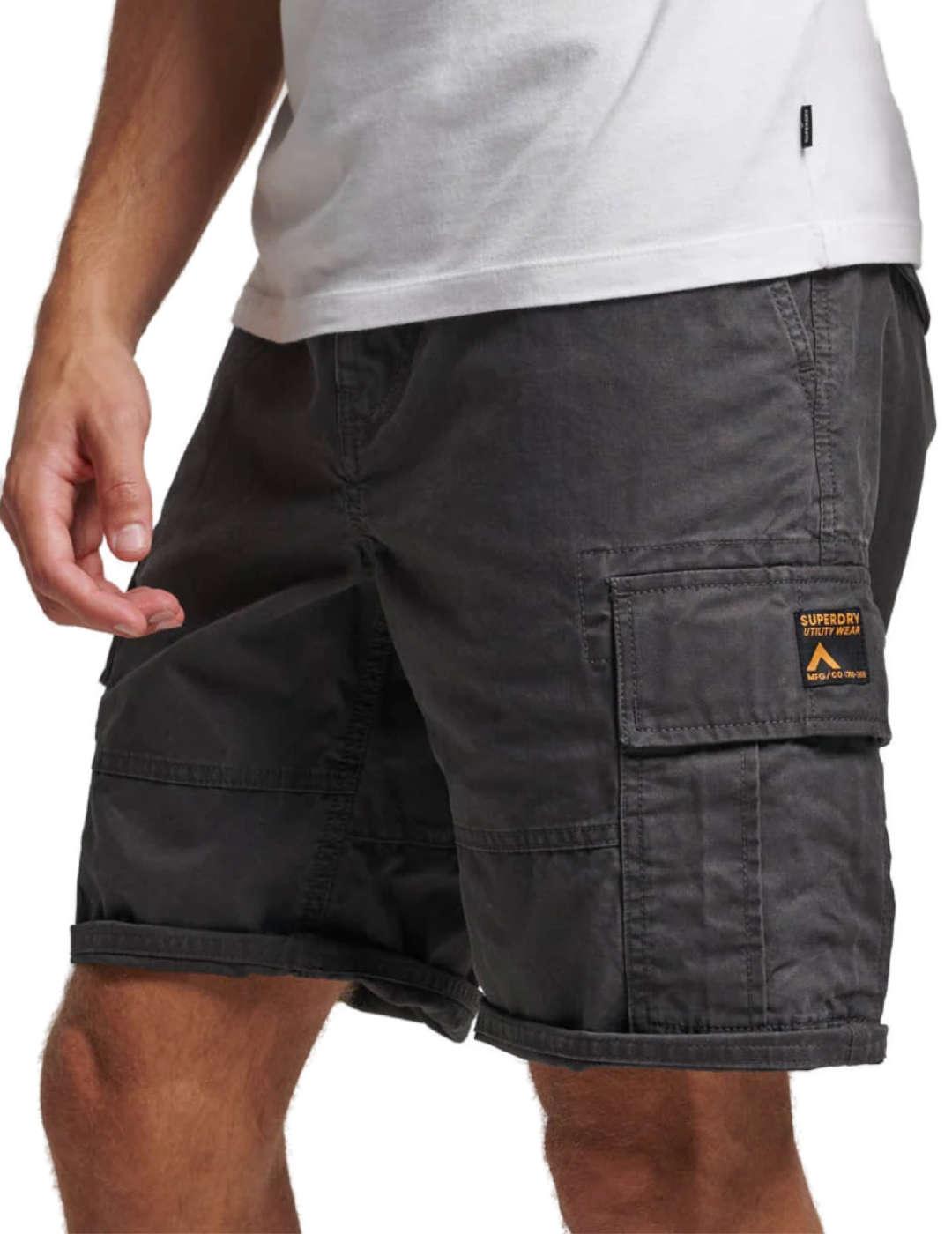 Bermuda Superdry cargo gris para hombre