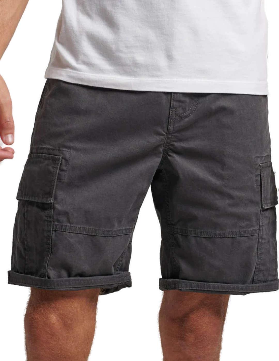 Bermuda Superdry cargo gris para hombre