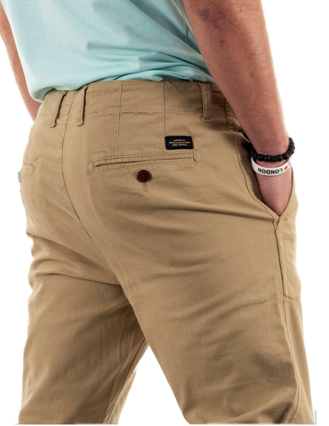 Pantalón Superdry chino beige para hombre