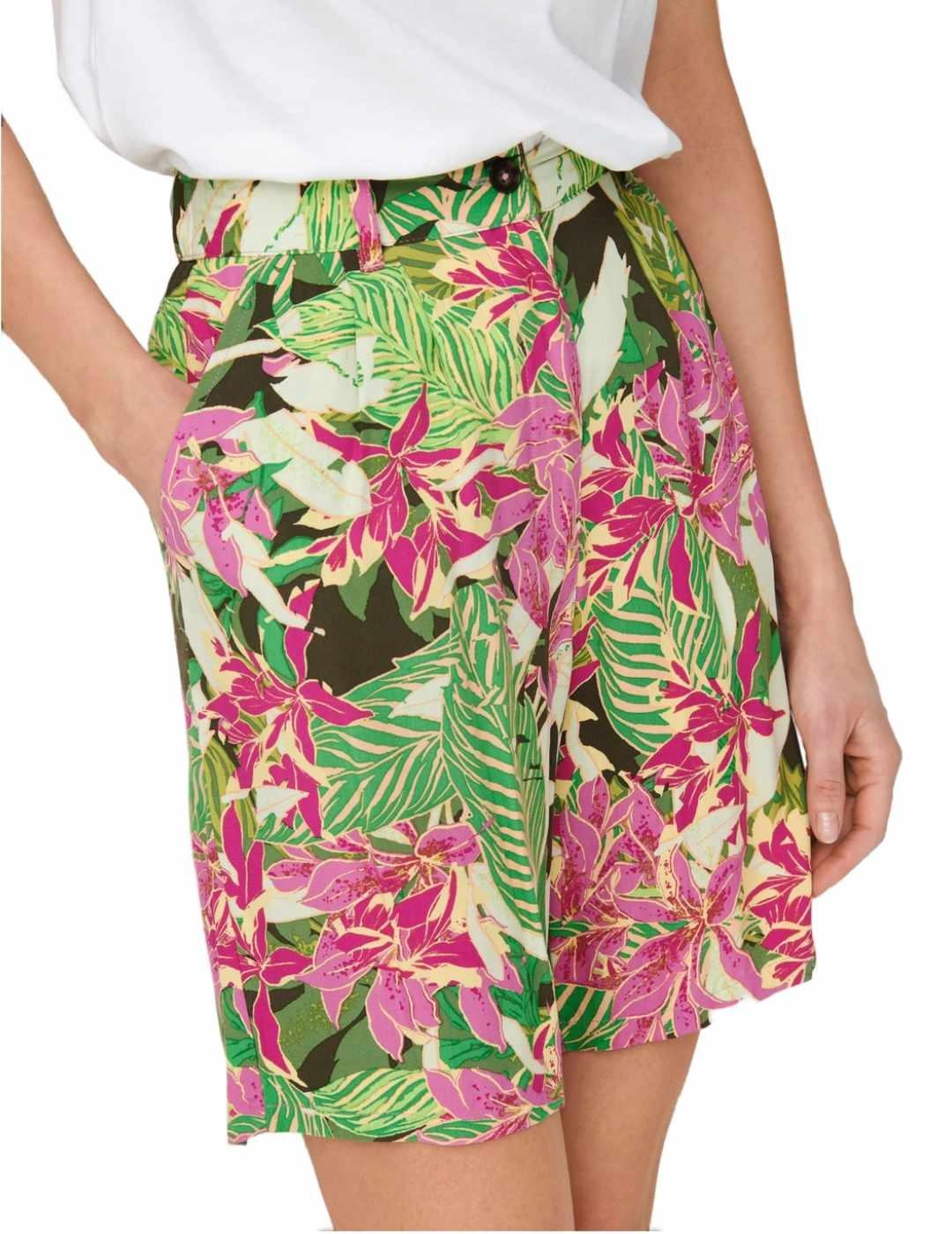 Bermuda Only Hallie estampado verde de tela para mujer