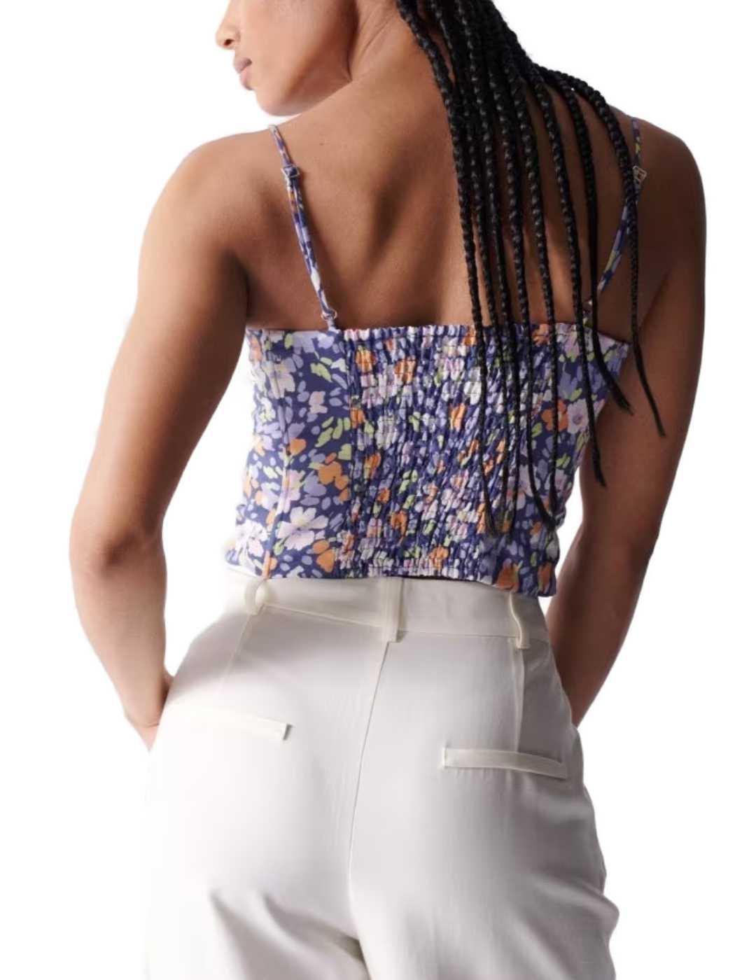 Top corto Salsa estampado floral con cierre frontal de mujer