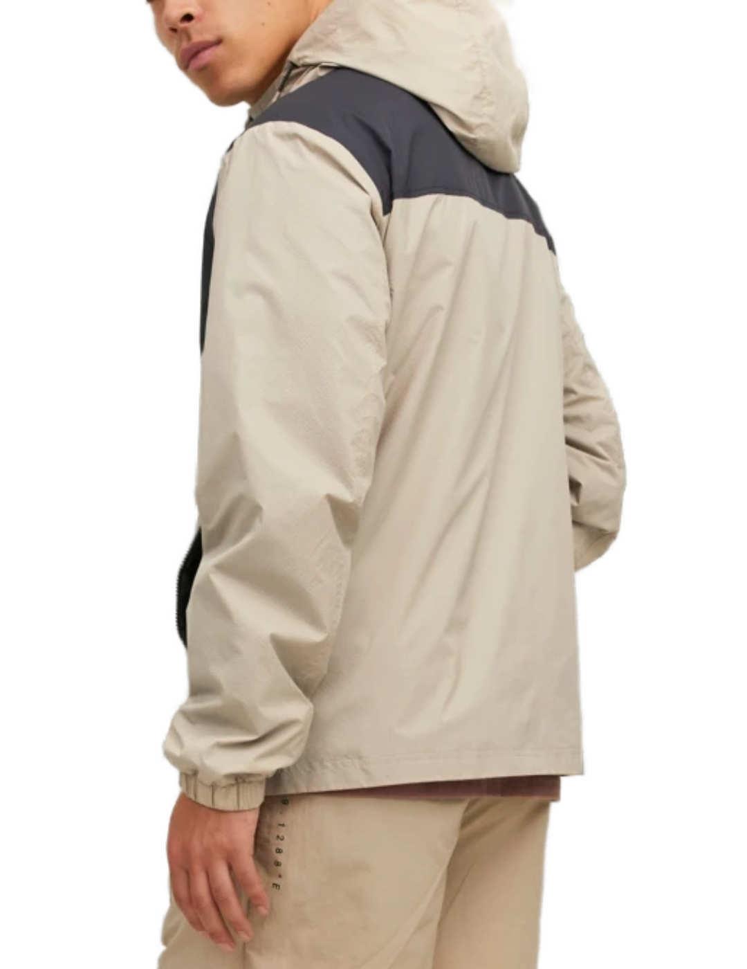 Chaqueta Jack&Jones beige y negro para hombre