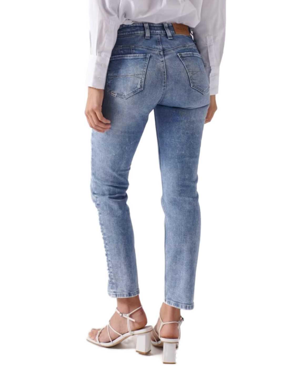 Encuentra tu pantalón vaquero roto de mujer push up en Complementos E&E