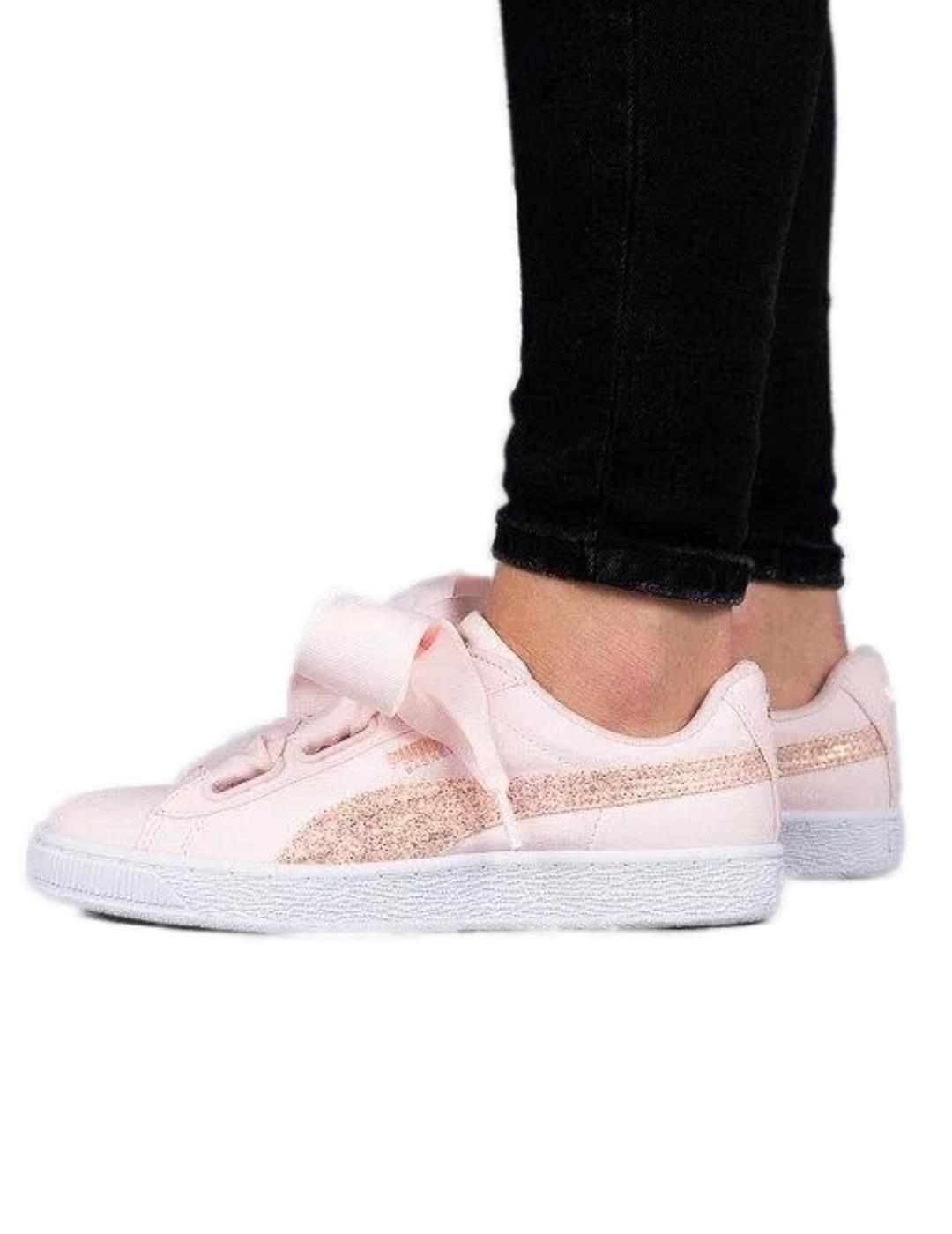 Zapatillas Puma Basket rosas con lazo de mujer
