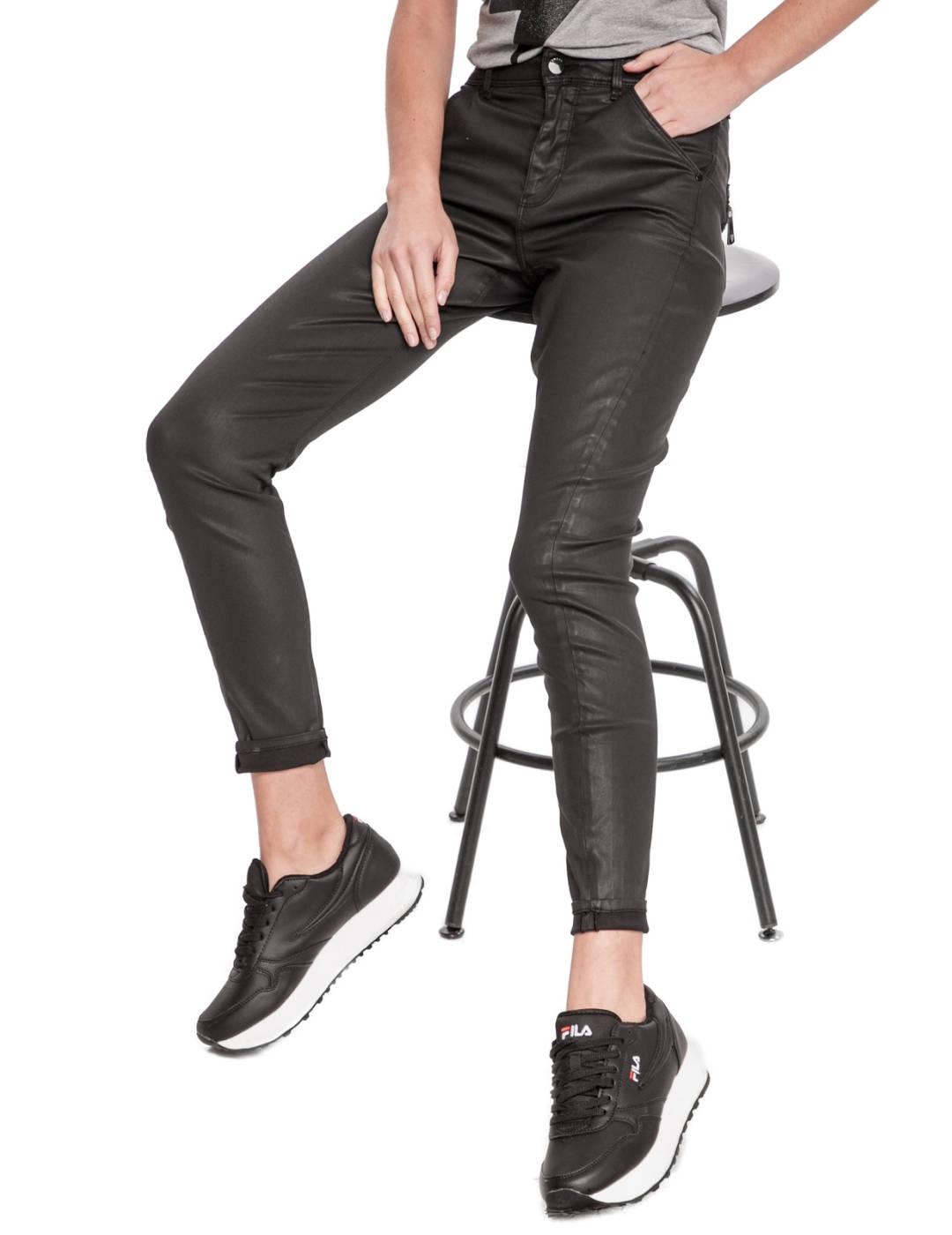 Pantalón Guess skinny negro encerado para mujer