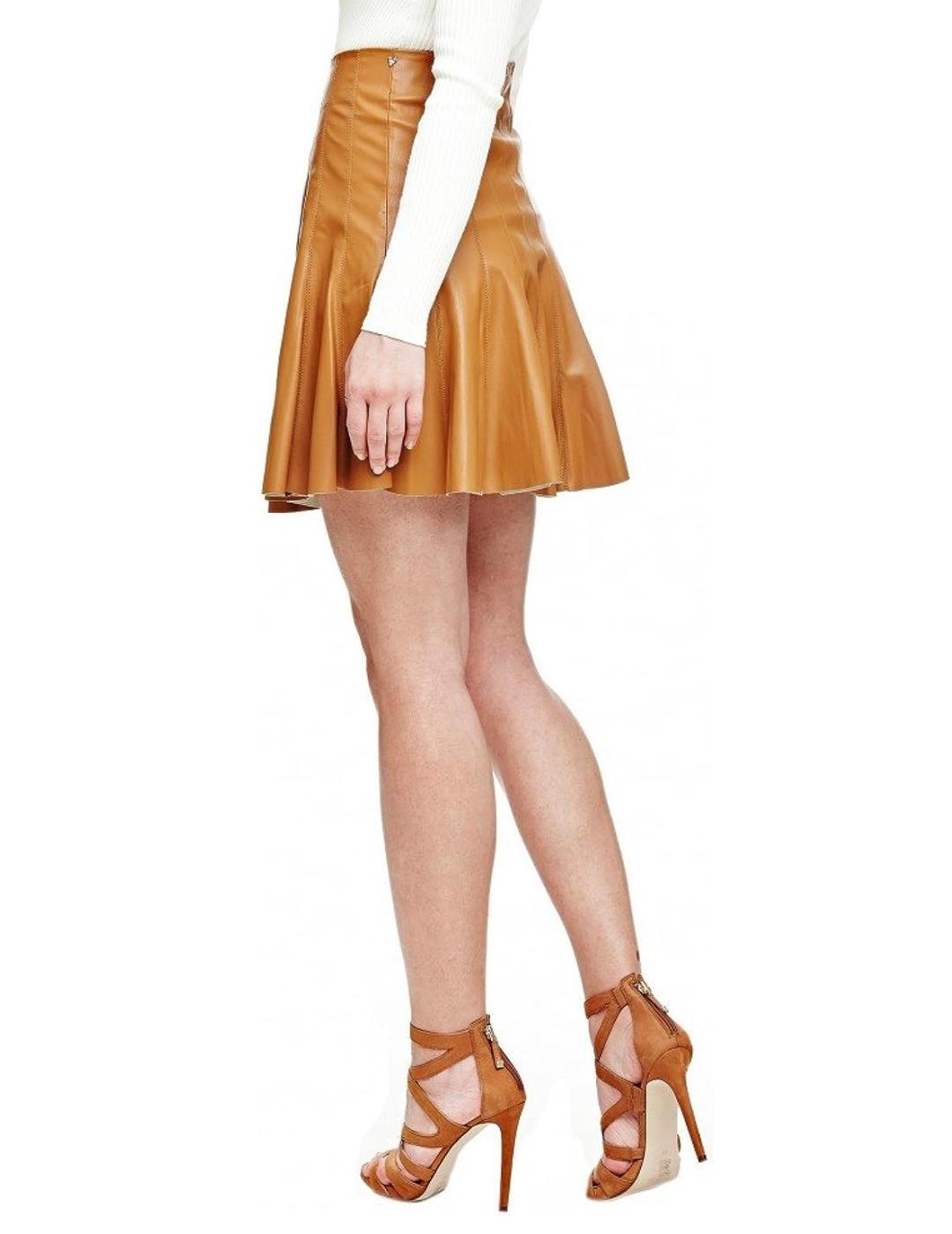 Falda Guess de piel con volantes camel de mujer