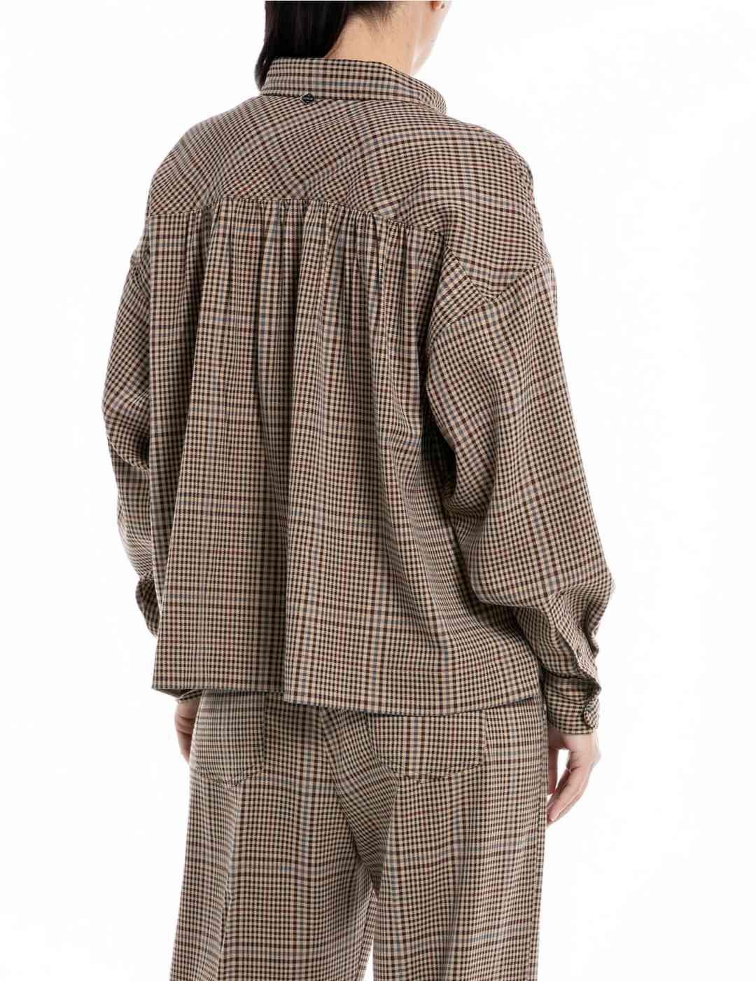 Camisa Replay cuadros beige oversize con broche para mujer