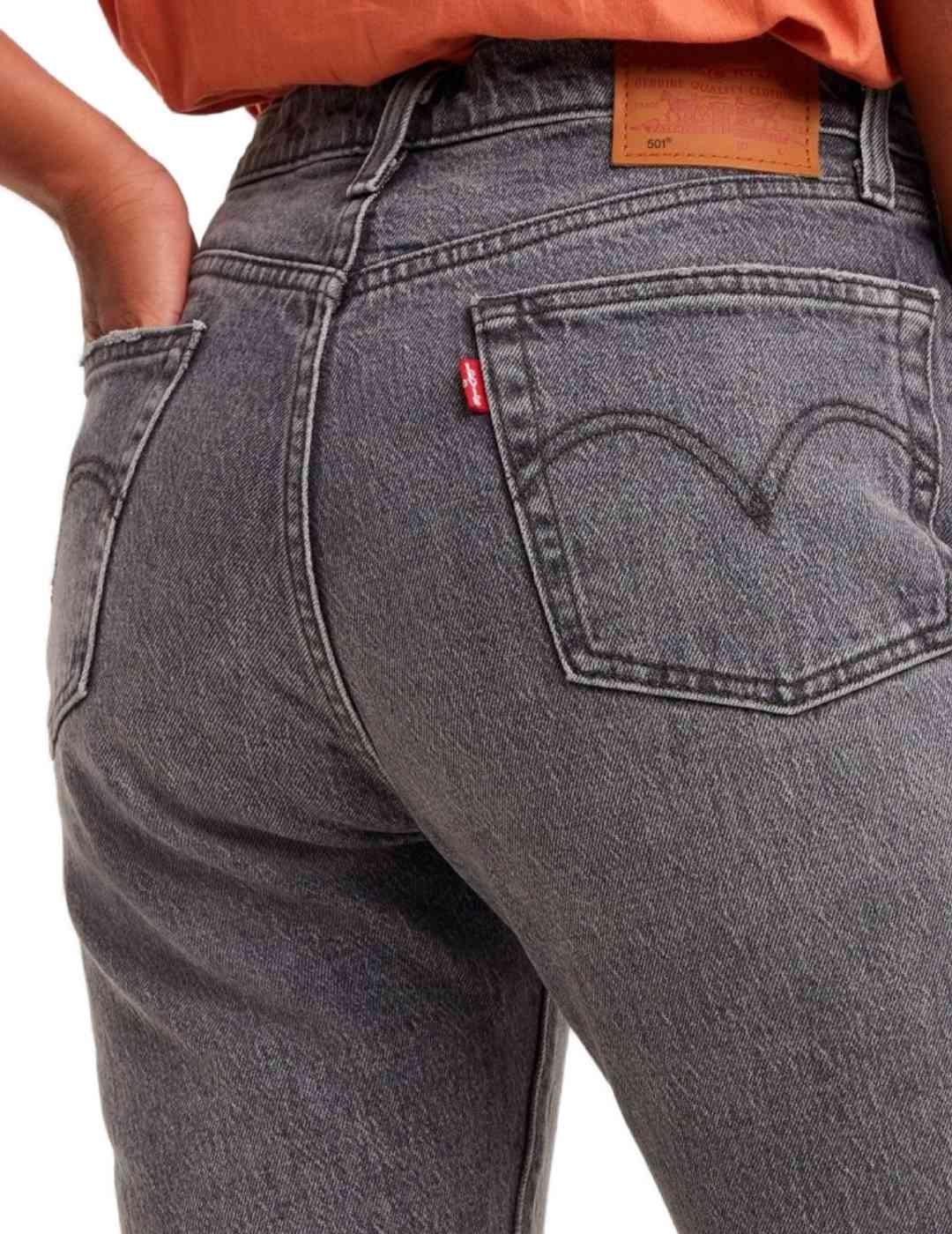 Pantalón vaquero Levi's 501 cropped gris desgastado de mujer