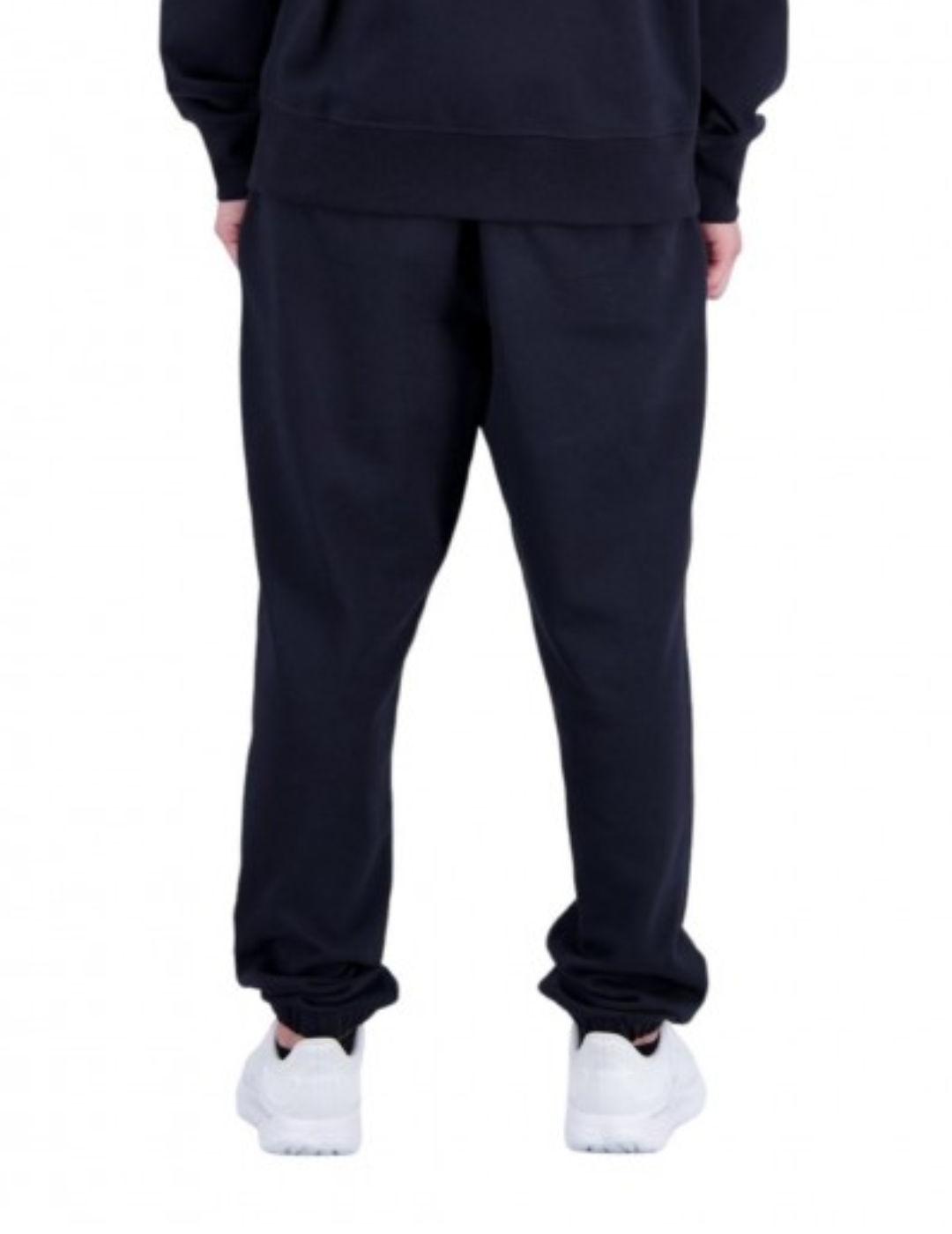 Pantalón New Balance running negro corte holgado de hombre