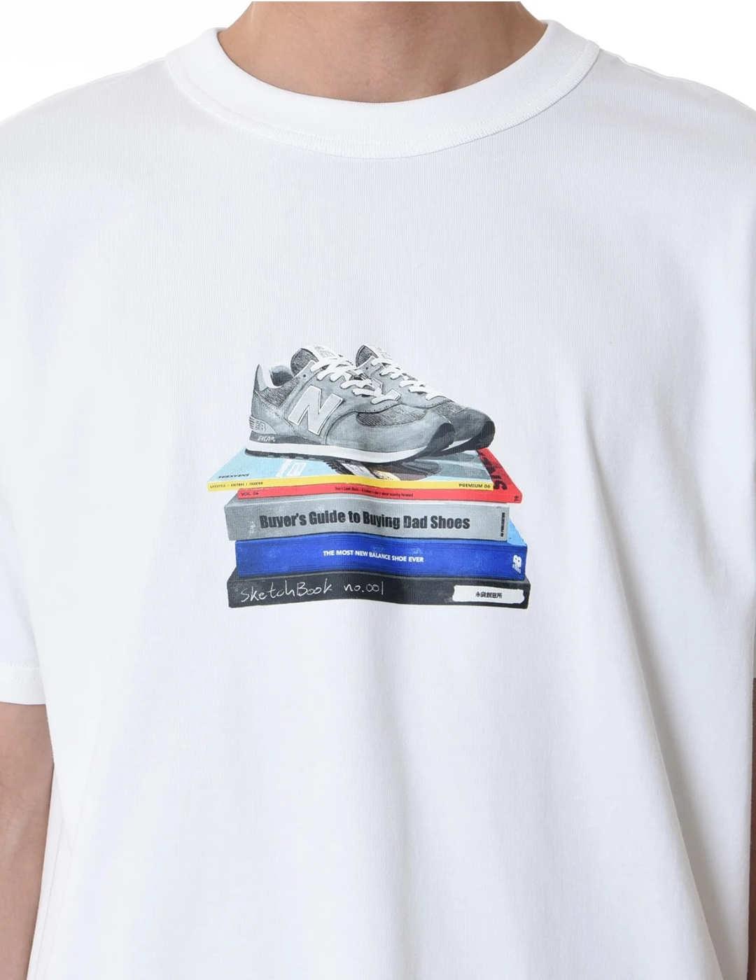 Camiseta New Balance blanca espampado zapatilla de hombre