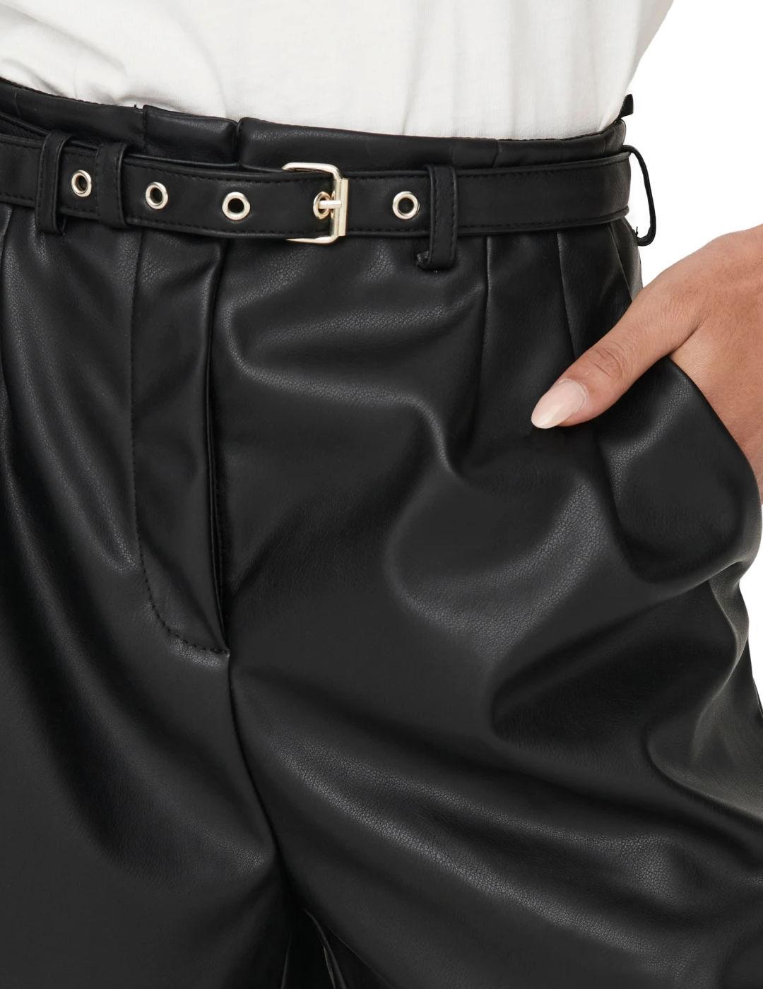 Shorts Only Heidi polipiel negro cinturón de mujer