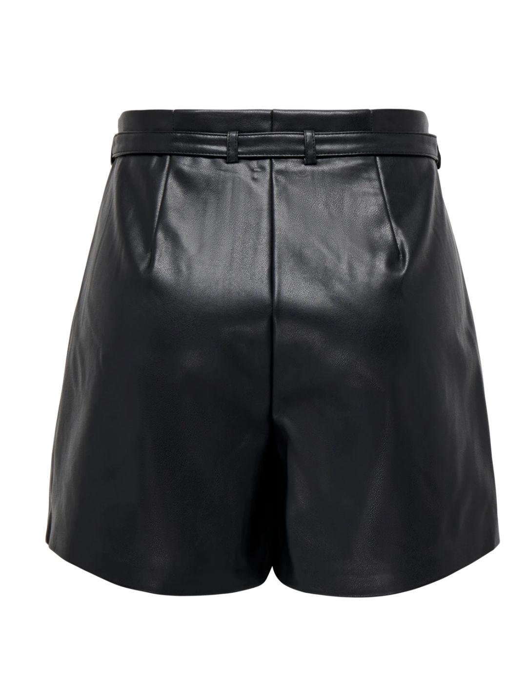 Shorts Only Heidi polipiel negro cinturón de mujer