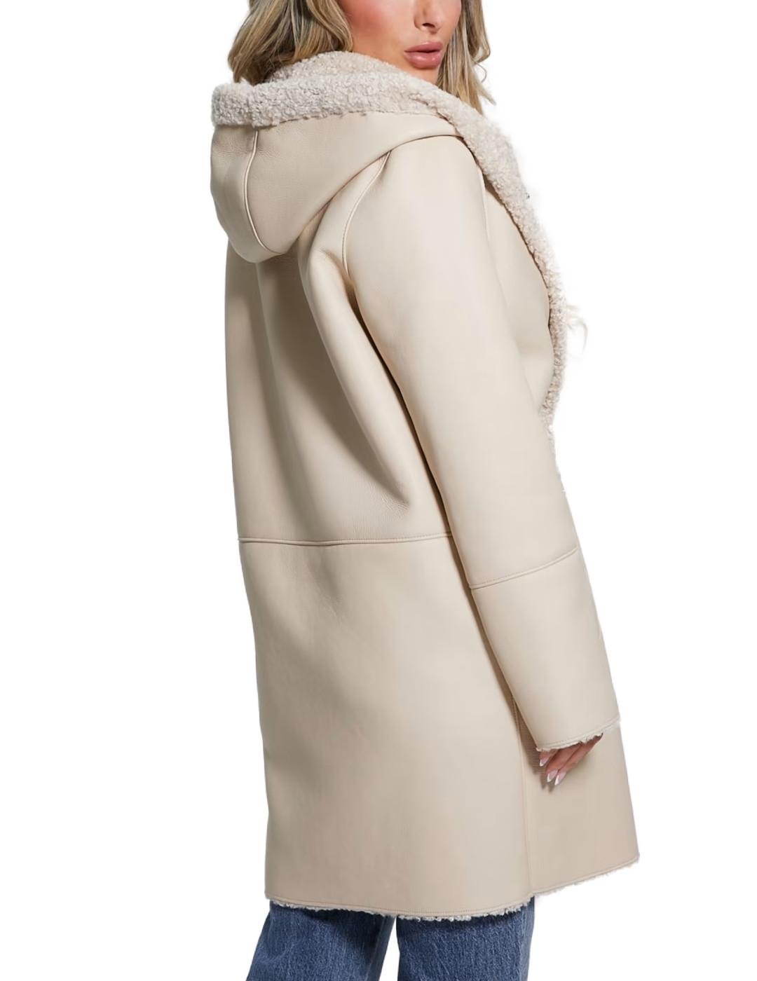Parka Guess Clara beige con borreguillo y capucha para mujer