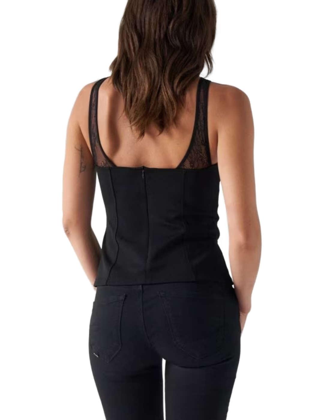 Top Salsa sisa corse negro con detalle de encaje de mujer