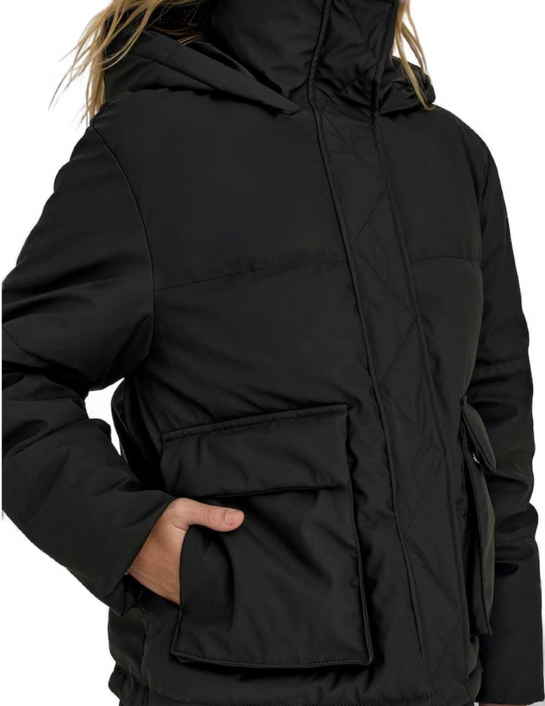 Chaqueta plumas Only Sally corto negro con capucha de mujer